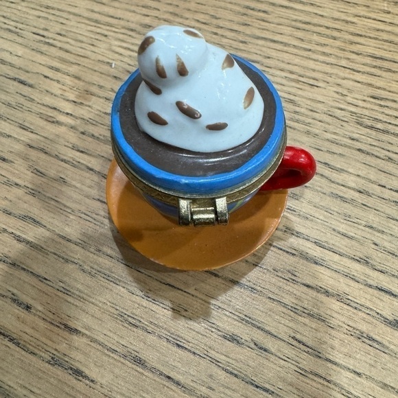 Porcelain hinged trinket box - Picture 4 of 5